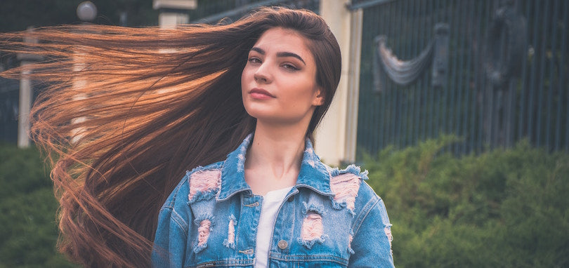 Schönere Haare: 5 Tipps rund um Ernährung und natürliche Pflege