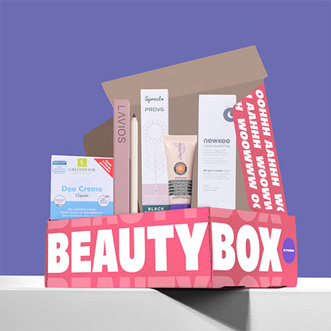 Beautybox April auf lila Hintergrund