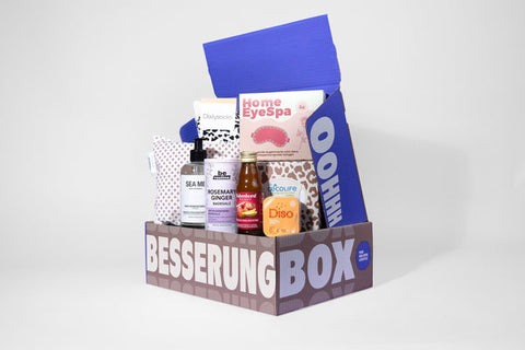 Gute Besserung Box auf grauem Hintergrund