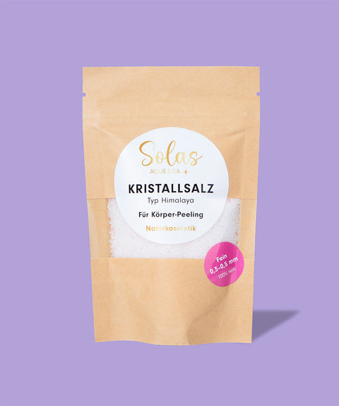 Kristallsalz auf lila Hintergund