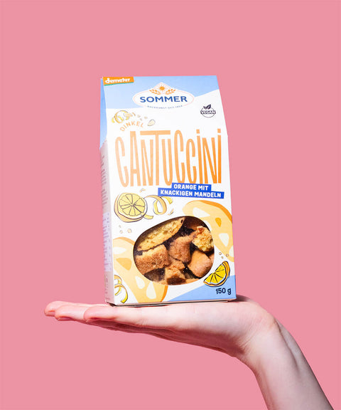 Cantuccini in der Hand