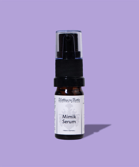 Serum auf lila Hintergrund