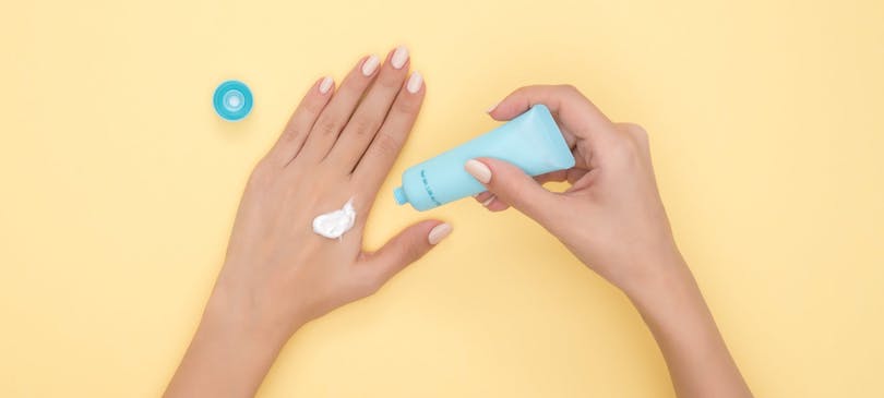 Parabene, Silikone und PEGs – welche Inhaltsstoffe stecken in deiner Kosmetik