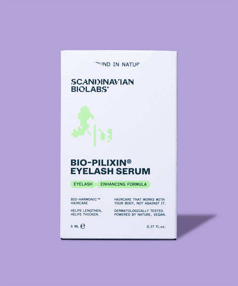 Wimpernserum auf lila Hintergrund