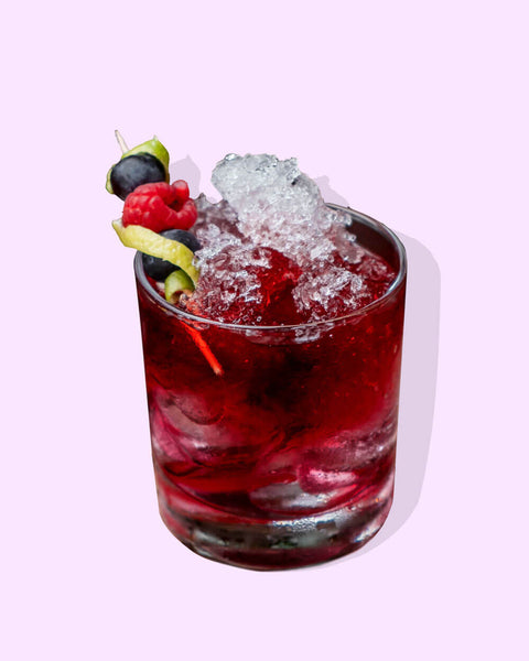 Mocktail auf rosa Hintergrund