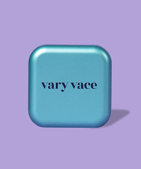 Lidschatten auf lila Hintergrund