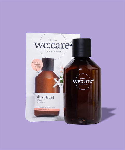 Duschset auf lila Hintergrund