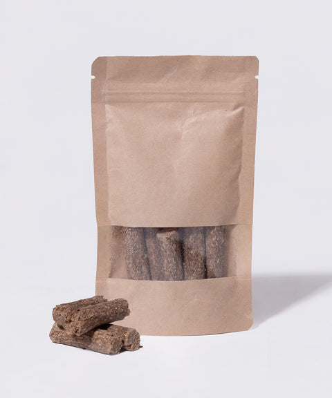 Biokema Grillanzünder Verpackung auf Grauen Hintergrund