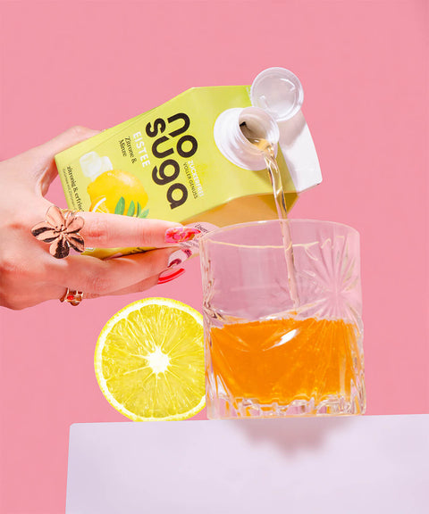 no suga eistee zitrone wird in glas gegosssen 